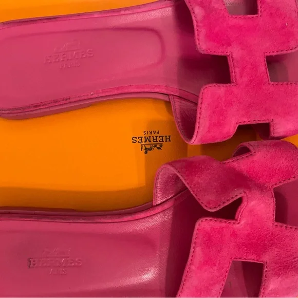 Hermès Oran Sandals 
Authentic 
Worn 
7.5
Suede Hot Pink - Picture 3 of 4
